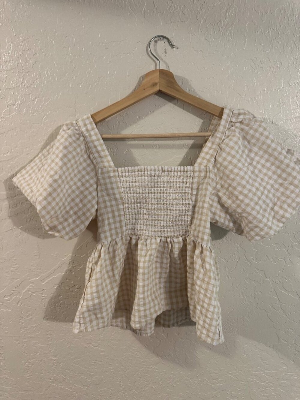 Old Navy Gingham Taupe Babydoll Puff Sleeve Seersucker Cropped Blouse - Picture 9 of 9